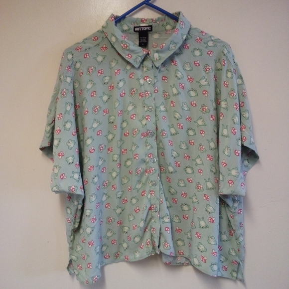 Hot Topic Other - Hot Topic Women's Green Frog Print Button Down Top Size XL